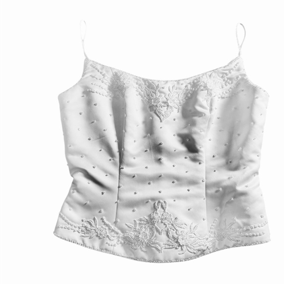 Elegant White Embroidered Camisole - Picture 16 of 16